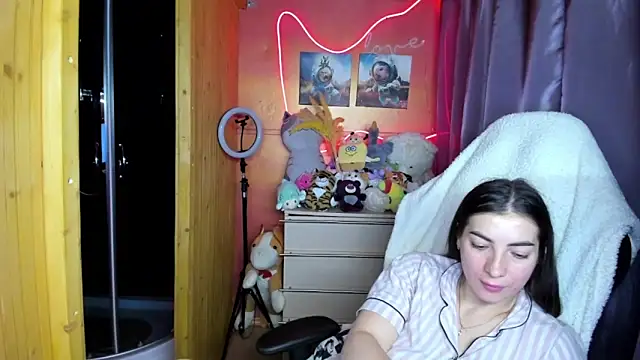 Fiery Brunette  online show from 03/24/26, 11:26