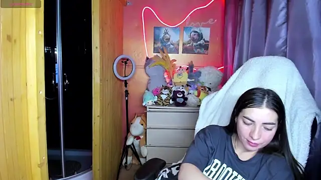 Fiery Brunette  online show from 04/04/26, 12:02