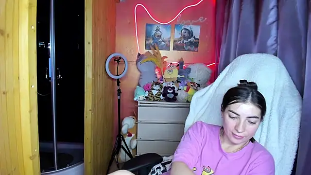 Fiery Brunette  online show from 04/09/26, 04:34