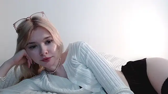 Snapshot of Sataobby chatting on 12/24/24, 03:37 Sataobby online show from 12/24/24, 03:37