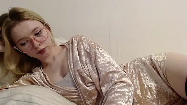 Snapshot of Sataobby chatting on 11/13/25, 12:59 Sataobby online show from 11/13/25, 12:59