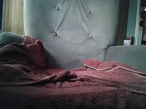 Snapshot of SharpCouple98 chatting on 10/25/25, 05:59 SharpCouple98 online show from 10/25/25, 05:59