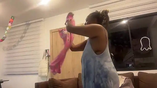 Snapshot of ChocolateCakeQueen chatting on 10/24/25, 12:08 ChocolateCakeQueen online show from 10/24/25, 12:08