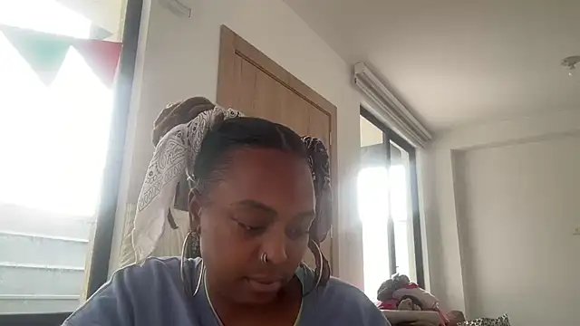 Snapshot of ChocolateCakeQueen chatting on 10/24/25, 06:37 ChocolateCakeQueen online show from 10/24/25, 06:37