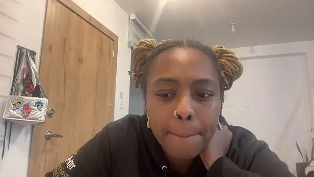 Snapshot of ChocolateCakeQueen chatting on 10/30/25, 12:12 ChocolateCakeQueen online show from 10/30/25, 12:12