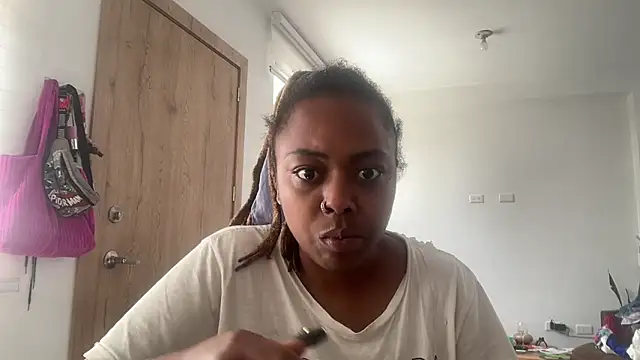 Snapshot of ChocolateCakeQueen chatting on 11/02/25, 02:30 ChocolateCakeQueen online show from 11/02/25, 02:30