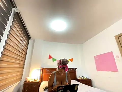 Snapshot of ChocolateCakeQueen chatting on 11/09/25, 04:49 ChocolateCakeQueen online show from 11/09/25, 04:49