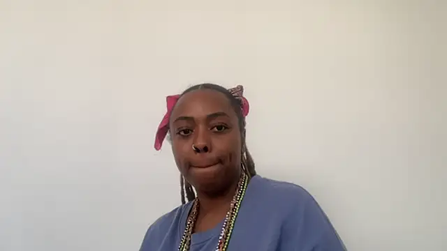 Snapshot of ChocolateCakeQueen chatting on 11/17/25, 08:03 ChocolateCakeQueen online show from 11/17/25, 08:03