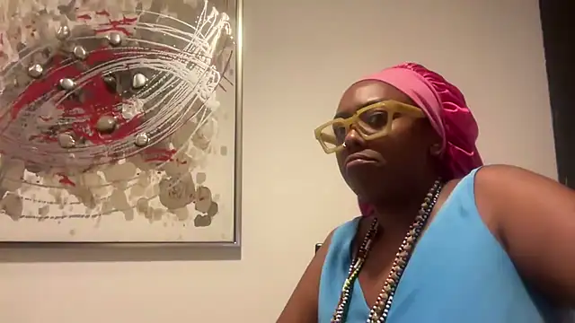 Snapshot of ChocolateCakeQueen chatting on 11/19/25, 12:32 ChocolateCakeQueen online show from 11/19/25, 12:32