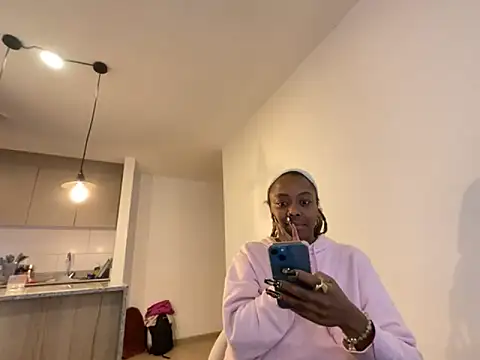 Snapshot of ChocolateCakeQueen chatting on 12/02/25, 11:00 ChocolateCakeQueen online show from 12/02/25, 11:00