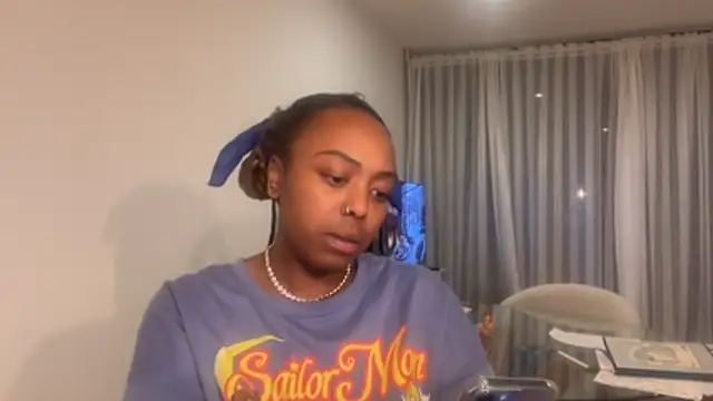 Snapshot of ChocolateCakeQueen chatting on 12/04/25, 12:20 ChocolateCakeQueen online show from 12/04/25, 12:20