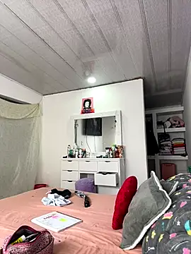 hannahb-e online show from 10/25/25, 02:35