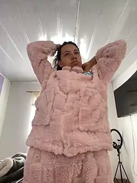 hannahb-e online show from 11/20/25, 01:44