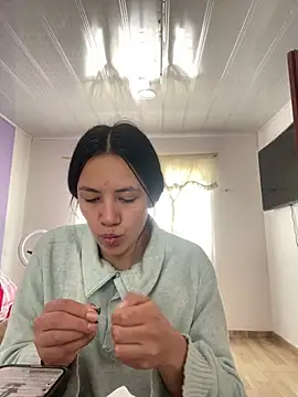 Snapshot of hannahb-e chatting on 07/14/26, 04:45 hannahb-e online show from 07/14/26, 04:45