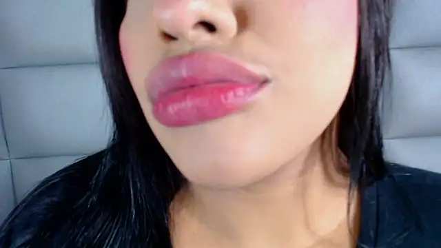 emily brontee  online show from 02/18/25, 01:00
