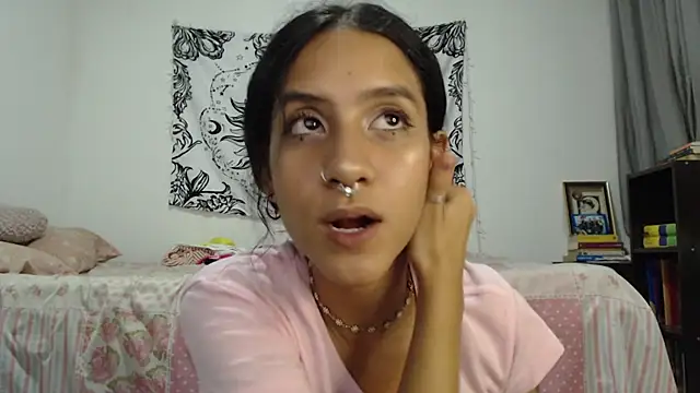 Snapshot of AlinaWoolf_ chatting on 12/04/24, 02:42 AlinaWoolf  online show from 12/04/24, 02:42