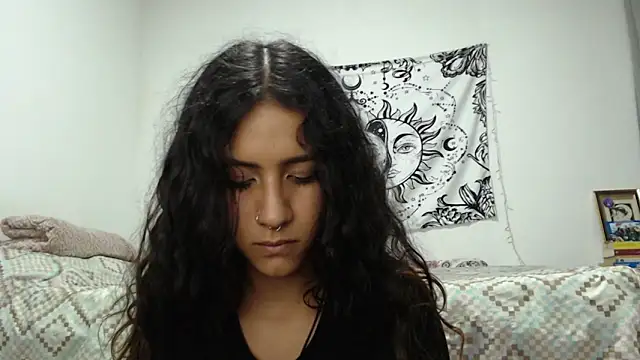 Snapshot of AlinaWoolf_ chatting on 12/25/24, 04:33 AlinaWoolf  online show from 12/25/24, 04:33