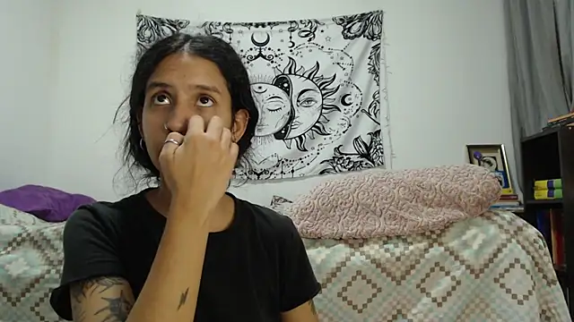 Snapshot of AlinaWoolf_ chatting on 12/27/24, 02:47 AlinaWoolf  online show from 12/27/24, 02:47