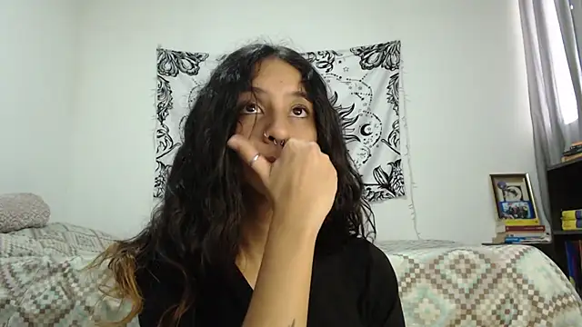 Snapshot of AlinaWoolf_ chatting on 12/30/24, 06:05 AlinaWoolf  online show from 12/30/24, 06:05