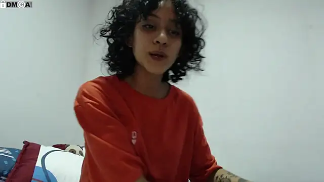 Snapshot of AlinaWoolf_ chatting on 10/03/25, 09:34 AlinaWoolf  online show from 10/03/25, 09:34