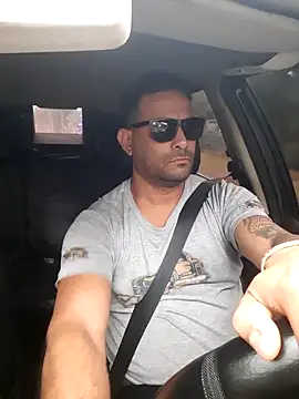 Snapshot of hecwil8 chatting on 11/04/25, 11:42 hecwil8 online show from 11/04/25, 11:42