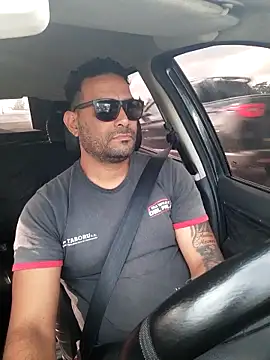 Snapshot of hecwil8 chatting on 11/06/25, 11:22 hecwil8 online show from 11/06/25, 11:22