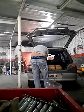 Snapshot of hecwil8 chatting on 11/08/25, 01:22 hecwil8 online show from 11/08/25, 01:22