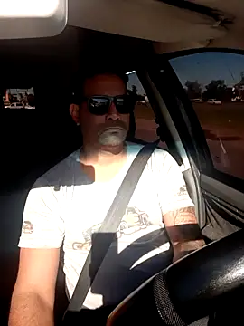 Snapshot of hecwil8 chatting on 11/14/25, 11:20 hecwil8 online show from 11/14/25, 11:20