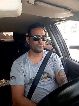 Snapshot of hecwil8 chatting on 11/19/25, 12:05 hecwil8 online show from 11/19/25, 12:05