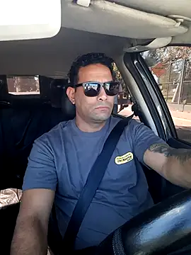 Snapshot of hecwil8 chatting on 11/24/25, 12:27 hecwil8 online show from 11/24/25, 12:27