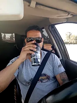 Snapshot of hecwil8 chatting on 12/18/25, 12:00 hecwil8 online show from 12/18/25, 12:00