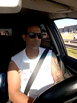 Snapshot of hecwil8 chatting on 12/19/25, 12:01 hecwil8 online show from 12/19/25, 12:01