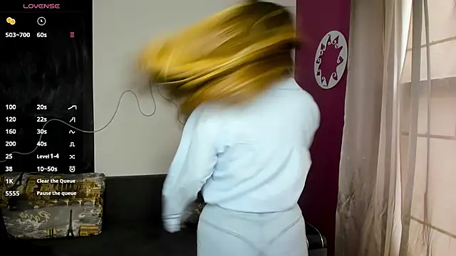 Snapshot of IsabellaBler chatting on 03/20/25, 12:43 IsabellaBler online show from 03/20/25, 12:43