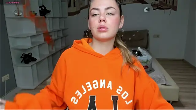 Snapshot of IsabellaBler chatting on 10/24/25, 06:54 IsabellaBler online show from 10/24/25, 06:54