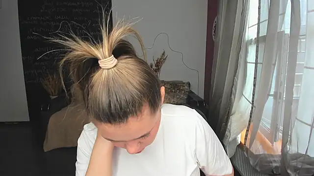 IsabellaBler online show from 02/18/26, 06:53