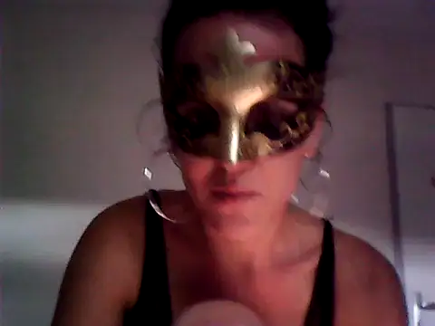 Snapshot of Masquegirlmysterious chatting on 10/01/25, 01:17 Masquegirlmysterious online show from 10/01/25, 01:17