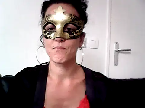 Snapshot of Masquegirlmysterious chatting on 10/03/25, 12:24 Masquegirlmysterious online show from 10/03/25, 12:24