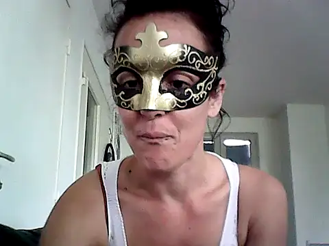 Snapshot of Masquegirlmysterious chatting on 10/14/25, 12:17 Masquegirlmysterious online show from 10/14/25, 12:17