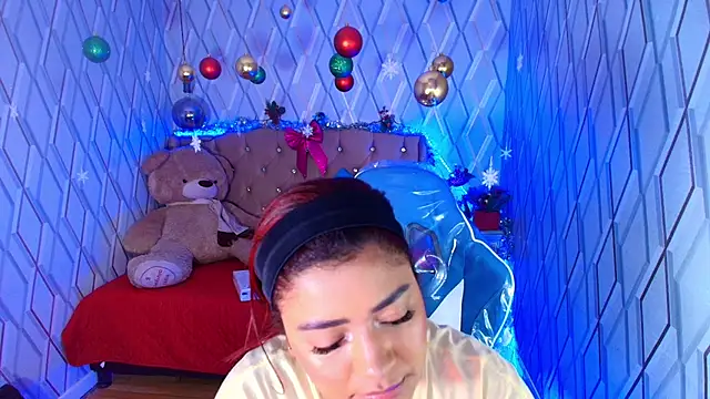 NicolleTaylor online show from 12/14/25, 03:56