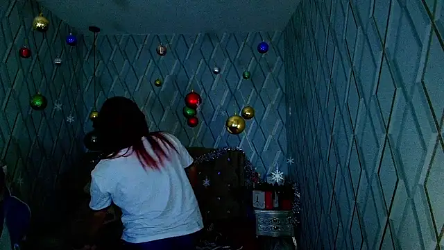 NicolleTaylor online show from 12/22/25, 04:09