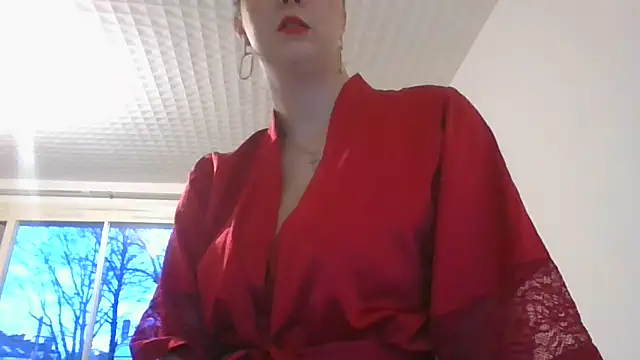 Snapshot of Linaluxa chatting on 01/12/26, 04:23 Linaluxa online show from 01/12/26, 04:23