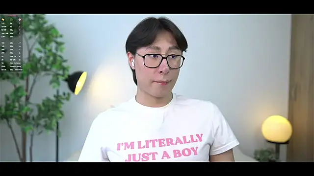 Snapshot of SrLuis18 chatting on 02/06/26, 04:54 SrLuis18 online show from 02/06/26, 04:54