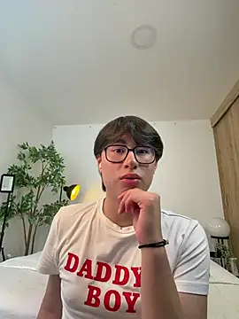 Snapshot of SrLuis18 chatting on 02/19/26, 09:22 SrLuis18 online show from 02/19/26, 09:22