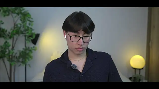 Snapshot of SrLuis18 chatting on 02/21/26, 07:04 SrLuis18 online show from 02/21/26, 07:04