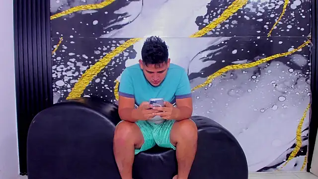 Snapshot of sweethot___ chatting on 09/19/25, 02:18 sweethot online show from 09/19/25, 02:18