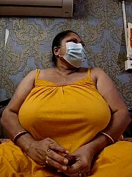 Snapshot of kunjan789 chatting on 11/22/25, 06:18 kunjan789 online show from 11/22/25, 06:18