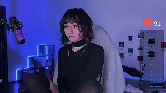 Snapshot of deadlysweet chatting on 12/15/24, 11:31 deadlysweet online show from 12/15/24, 11:31