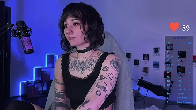 Snapshot of deadlysweet chatting on 12/16/24, 11:18 deadlysweet online show from 12/16/24, 11:18