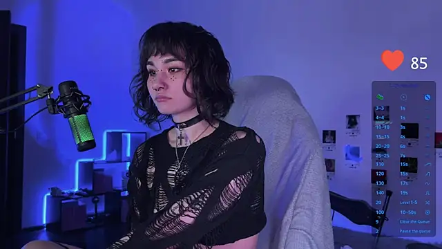 Snapshot of deadlysweet chatting on 12/17/24, 10:22 deadlysweet online show from 12/17/24, 10:22