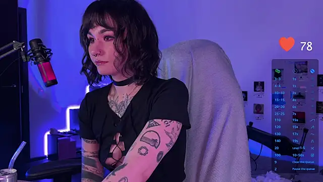 Snapshot of deadlysweet chatting on 12/29/24, 01:13 deadlysweet online show from 12/29/24, 01:13